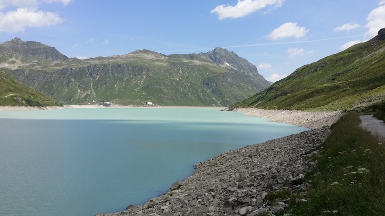 Weg entlang des Silvrettasee