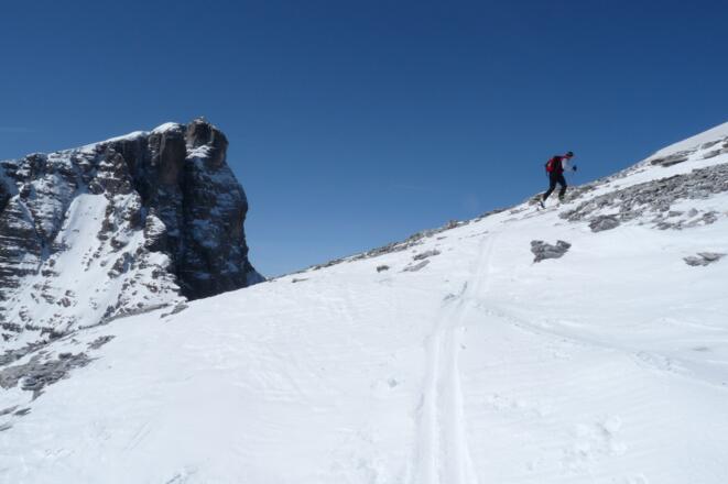 Im Antlitz des Pflerscher Tribulaun erfolgt der letzte Anstieg zum Gipfel.