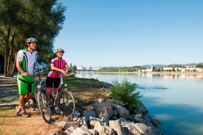 Donauradweg Blick auf Aschach