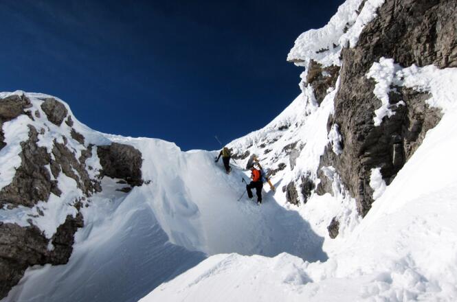 Meist einfache Stapferei im Schnee am Ausstieg der Rinne.
