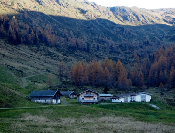 Schöntalalm 1601m noch im Schatten