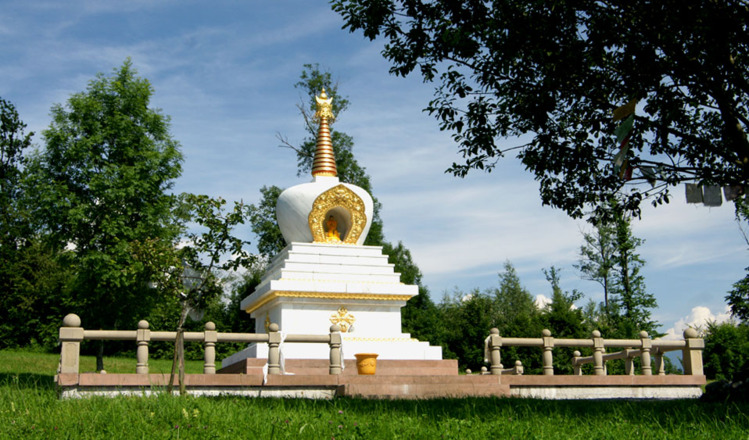 Friedensstupa des buddhistischen Kloster Letzehof