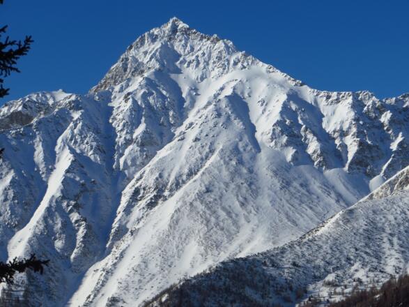 Schon voll von der Morgensonne beschienen - die Rollspitze