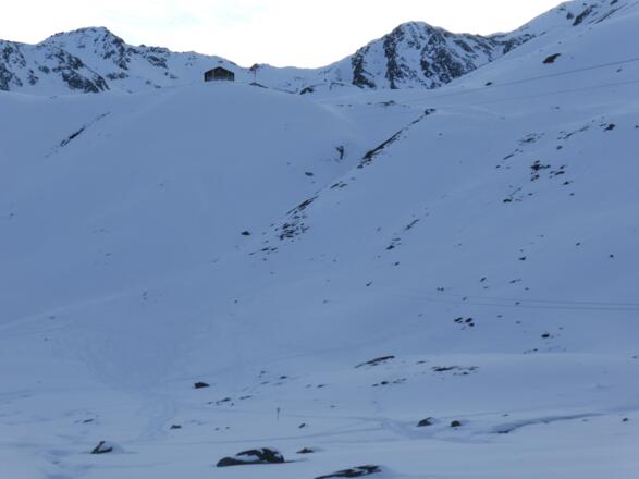 Der letzte Anstieg zur Hütte. In Serbentinen entlang des Baches.