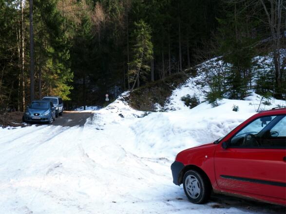 Parkplatz ~880m