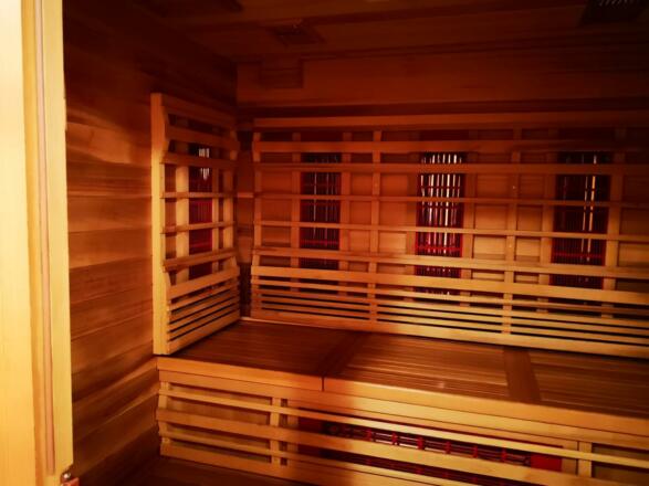 SAUNA_Infrarotkabine_Ruhebereich_Erlacher_Daniela_
