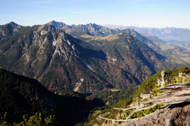 Zwischen Mondspitze und Schillerkopf überschaut man wunderbare Seitentäler und Gipfel bis zu den ersten Schweizer Bergen