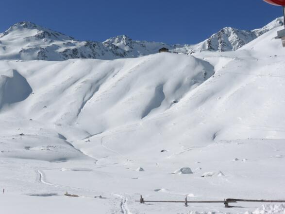 Die Pforzheimer Hütte im Blick.