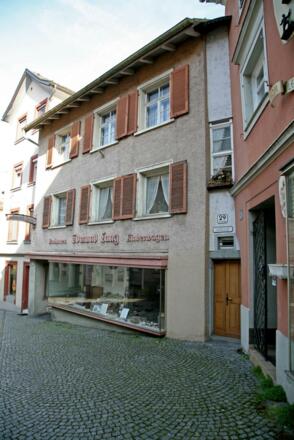 Ganz unscheinbar ist hier das schmalste Haus Europas