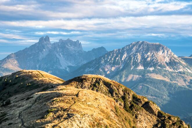 Blick über den Reiteralm Höhen-Rundweg zum Rötelstein und der Bischofsmütze