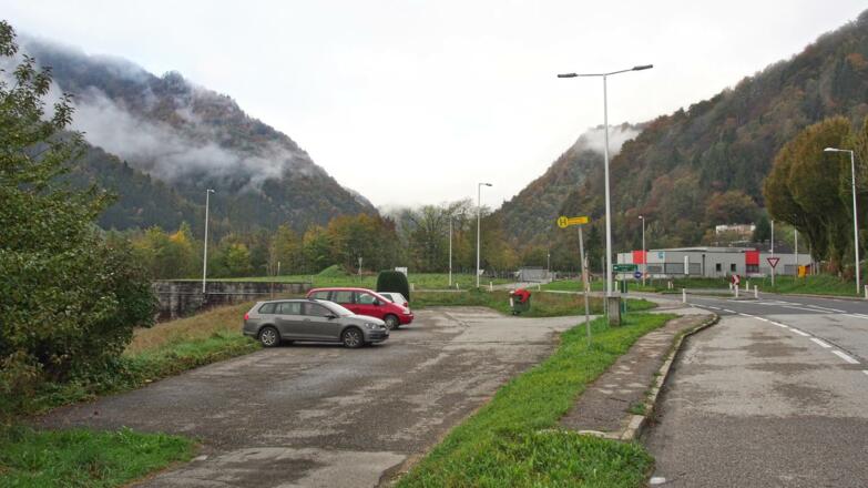 Parkplatz in Großraming, in Nähe des Kletterzentrums.