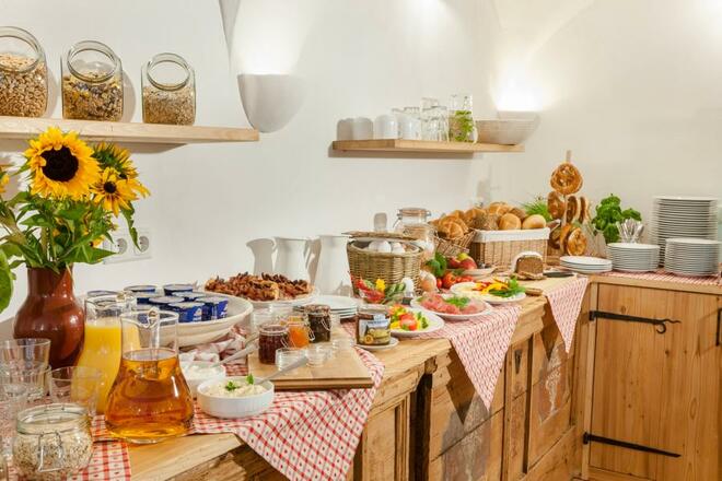 Frühstücksbuffet am Hof