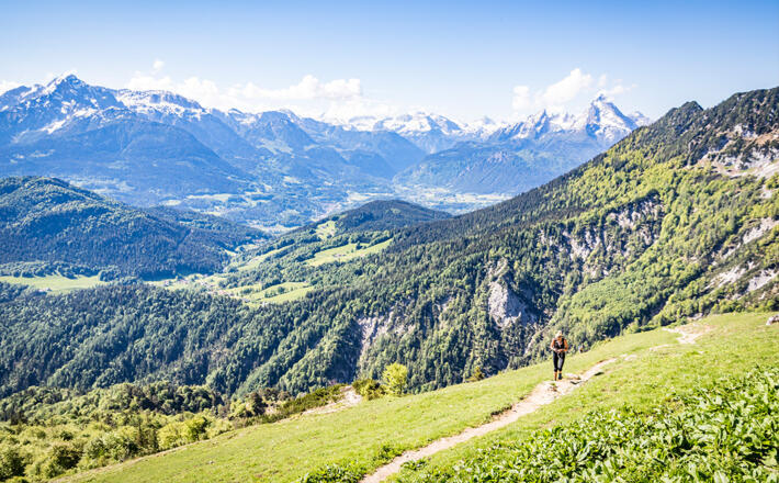 Ausblick vom Scheibenkaser über den Berchtesgadener Talkessel zum Watzmann