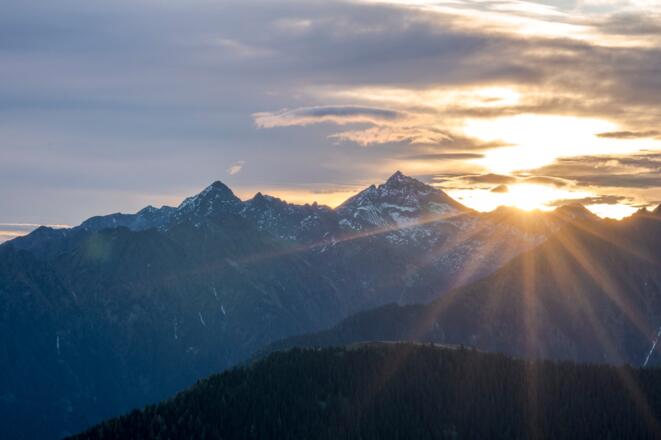 Blick von der Gasselhöhe zur Hochwildstelle mit Sonnenaufgang