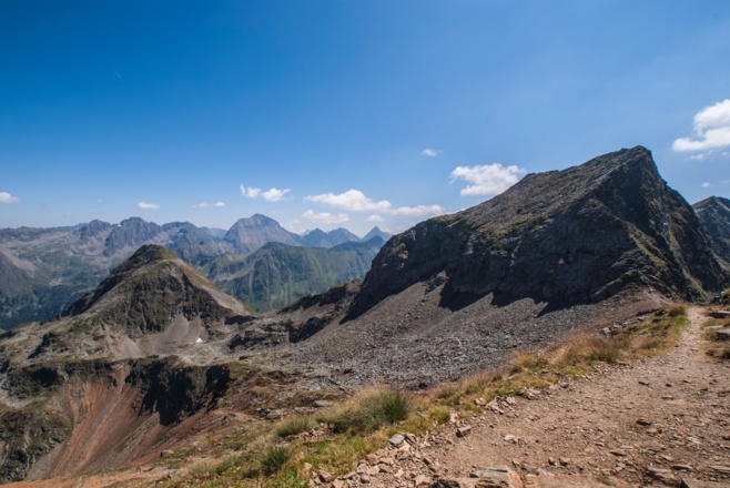Blick vom Rotmandl zum Sauberg und hinunter zur Kruckeckscharte