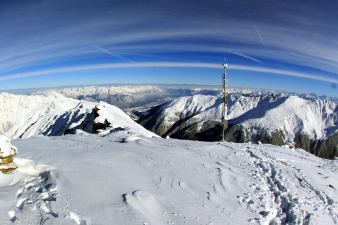 Messstation Lawinenwarndienst mit Blick ins Inntal