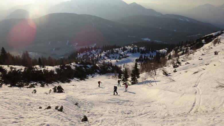 Es wird steiler. Unten die Rauthhütte.