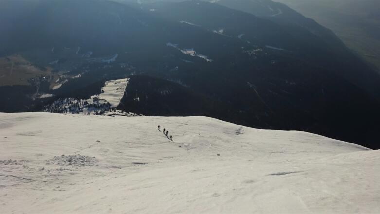 Blick zurück zum Ausgangspunkt (links unten) und zur Rauthhütte.