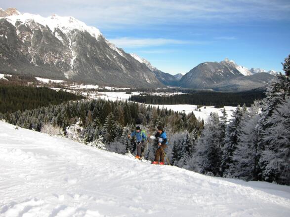 Blick in die Unterleutasch. Links der Ofele-Kopf, rechts hinten die Gr. Arnspitze.