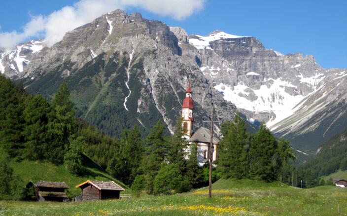 Obernberg mit Blick auf den Obernberger Tribulaun