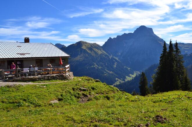 Alpe Innerer Stierhof – mit Blick auf den Großen Widderstein