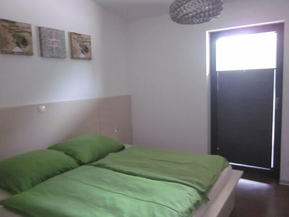 Schlafzimmer 1