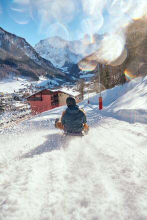 Rodeln auf der Naturrodelbahn Eggen
