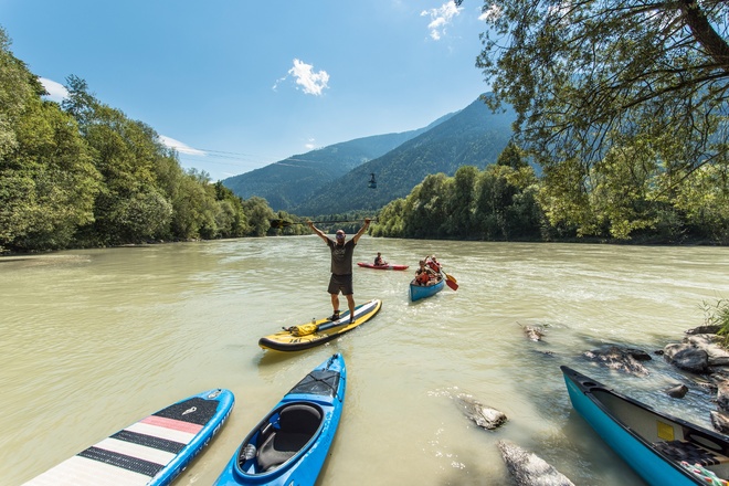 Anlegestelle bei Spittal - im Hintergrund die Goldeck Bergbahn