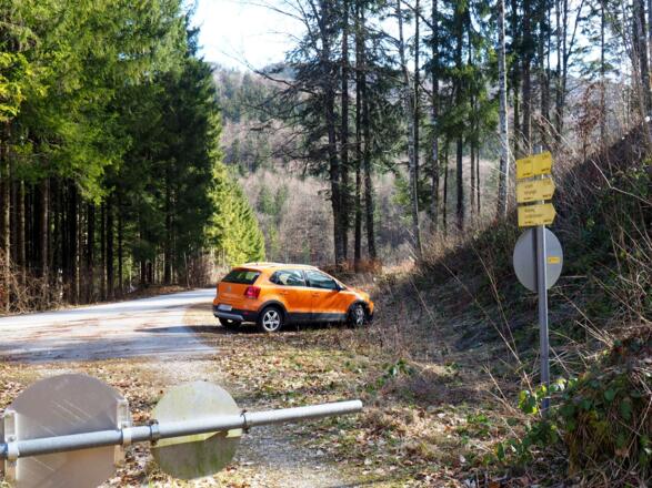 Besser am Bahnhof parken da Verbotsschilder!