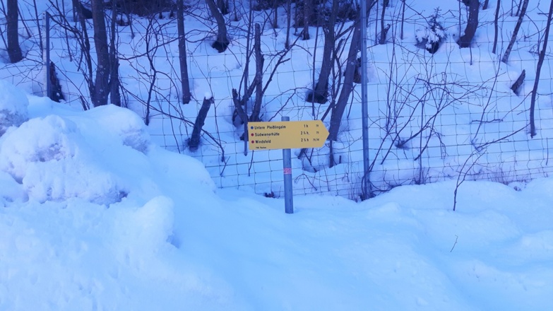 Wegweiser Richtung Südwiener Hütte