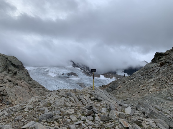 Grenztafeln bei der "Roten Furka"