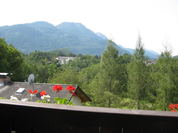 Sommeransicht von Balkonen