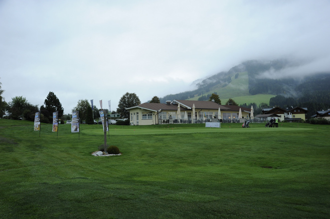 Weg vorbei am Golfclub Urslautal