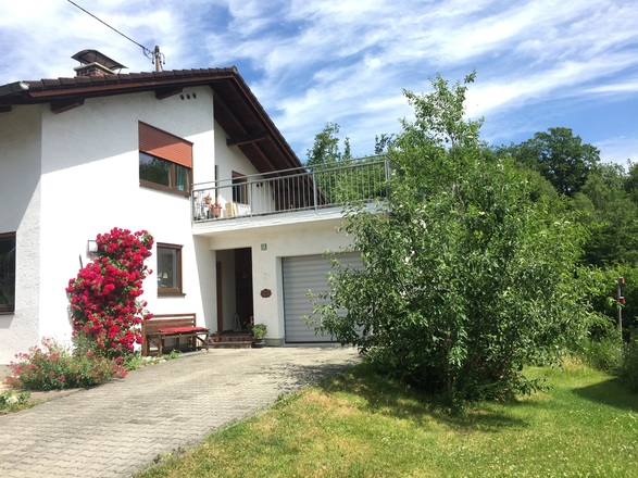 Ferienwohnung Moser Hausansicht mit Dachterrasse