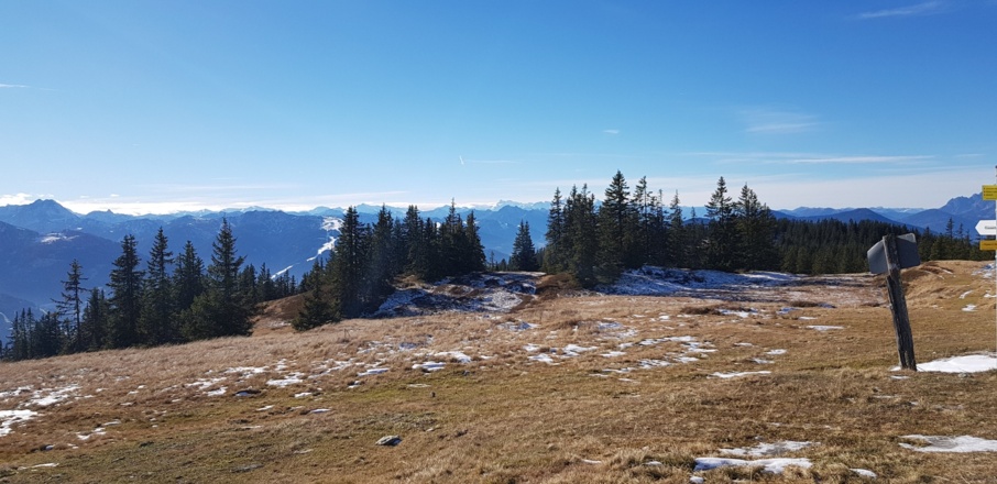 Da ... geht's wieder Runter - fast von der Terrasse der Radstätter Hütte aus.