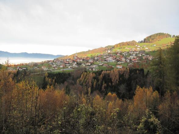 Herbstlicher Blick auf das &quot;Kriasidorf&quot; Fraxern