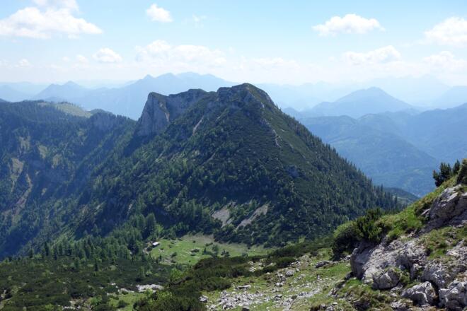 Blick vom Kasberg zur Latschengasse der Schwalbenmauer