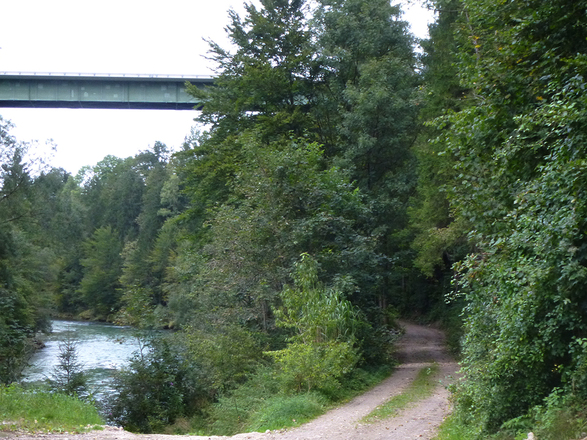 Wegeinstieg unter der Stafaniebrücke in den Schluchtweg
