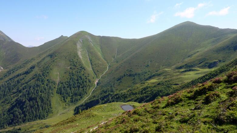 rechts der Frauenkogel, links der Tennkogel