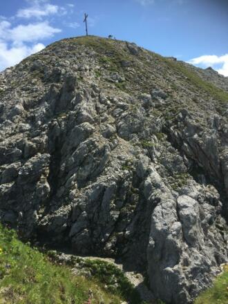 Das Ziel in greifweite, erst geht es aber noch kurz in eine Scharte hinab
