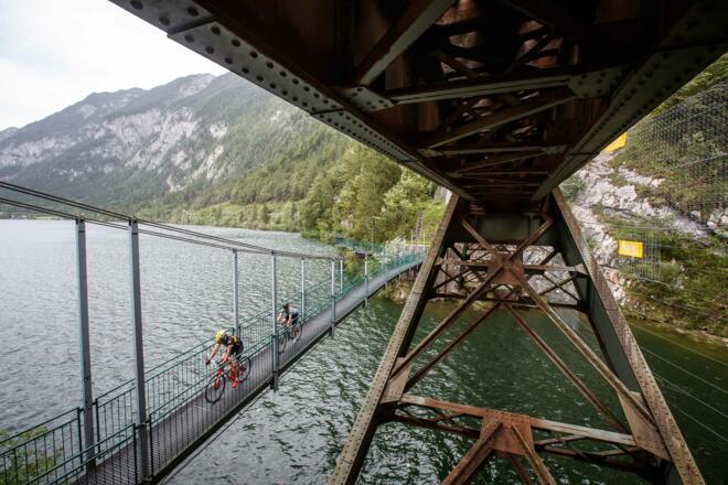 Spektakuläre Hängebrücke über den Hallstättersee auf der K&K Runde