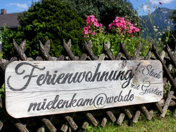 Schild Haus/Ferienwohnung