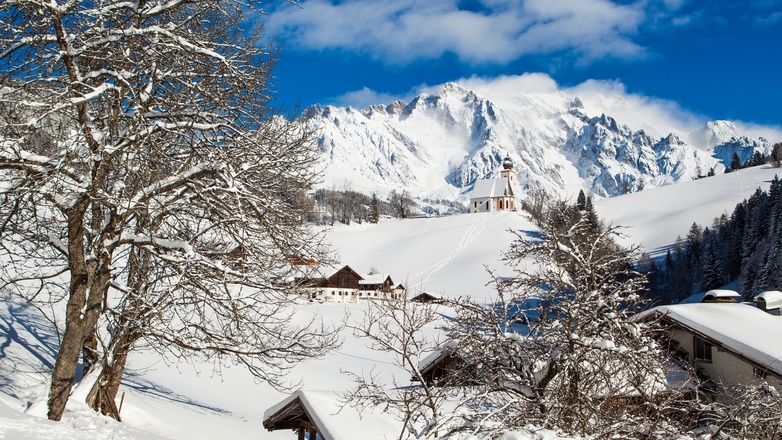 Aussicht auf die St. Nikolauskirche Dienten