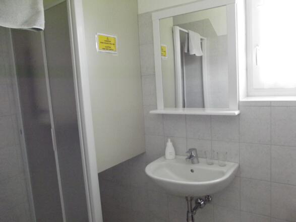 Ferienwohnung 2, Duschzimmer