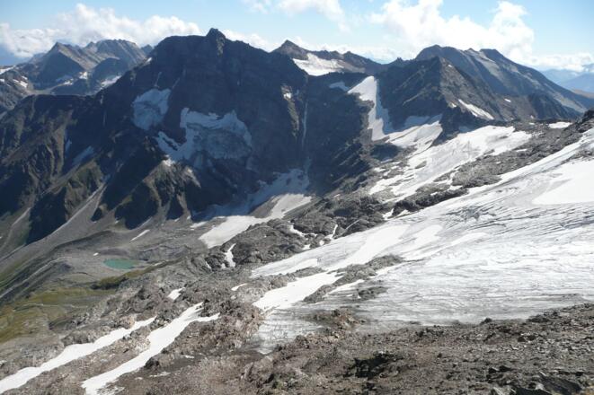 Blick auf den Gletscher und den Gipfel vom Hocharn