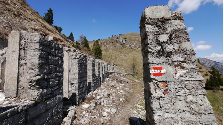 Gebäudereste bei der Bocca Saval