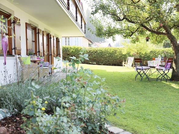Tisch im Garten