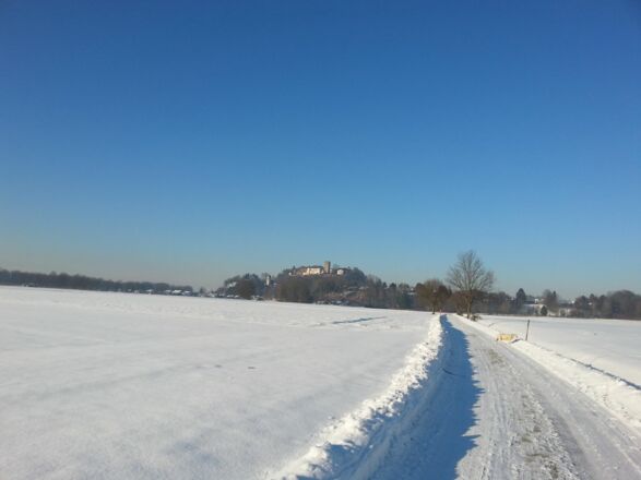 Blick auf Neubeuern im Winter