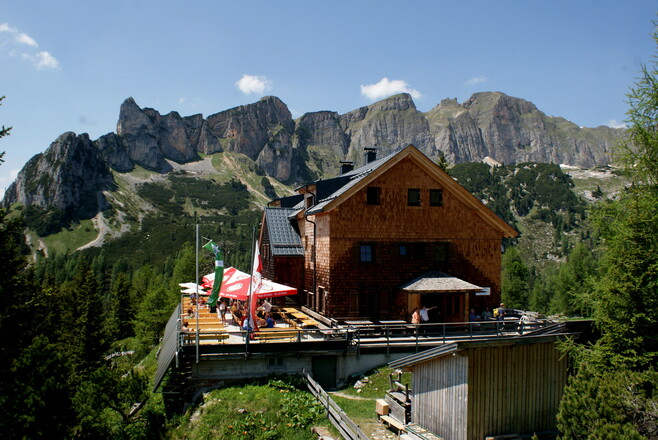 Auf der Terrasse der Erfurter Hütte lassen wir die Tour ausklingen.