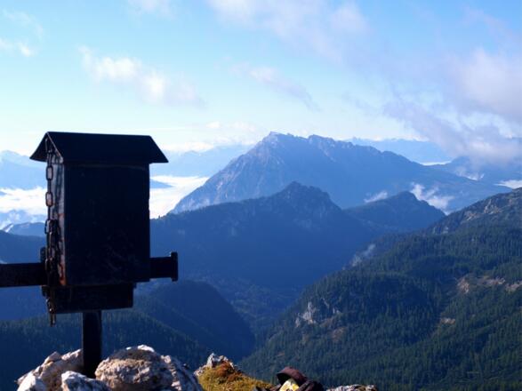 Gipfelbuch am Hirscheck 2071 m mit Grimming